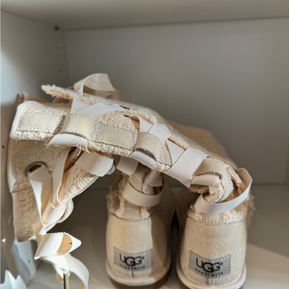 Uggs- Authentic - bought at Nordstrom several years ago during a spring sale. - Picture 4 of 9